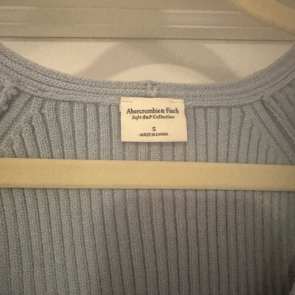 Light Blue V-Neck Ribbed Sweater - Picture 2 of 2